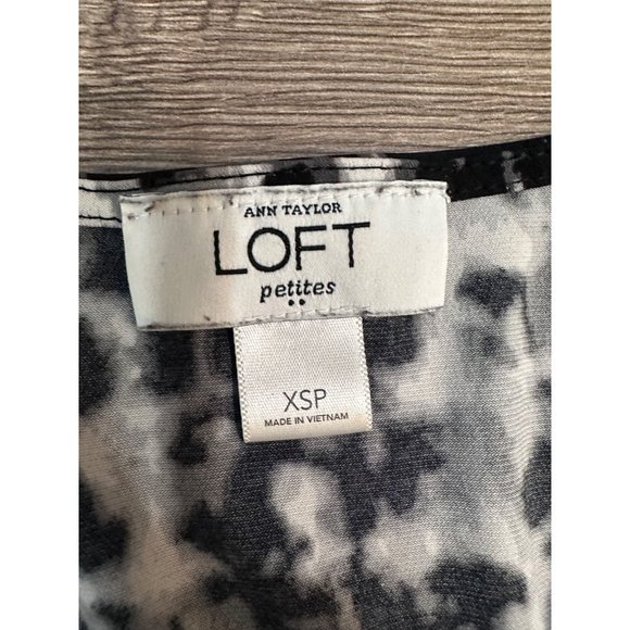 Ann Taylor Loft Factory faux wrap dress XSP - Picture 7 of 8